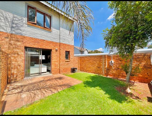 2 BEDROOM TOWNHOUSE FOR SALE IN BLUE HILLS